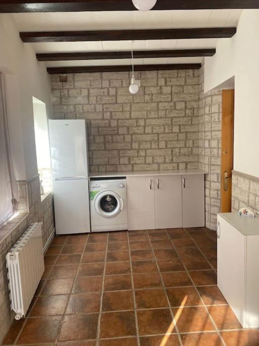 Agradable Casa Con Chimenea Interior Y Barbacoa. Villa Graja de Iniesta Bagian luar foto